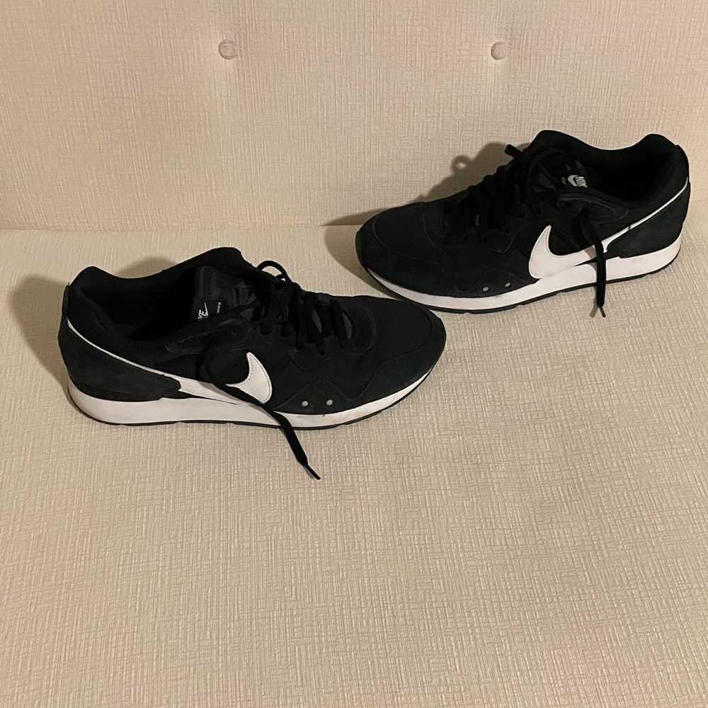 Men’s Nike venture runner